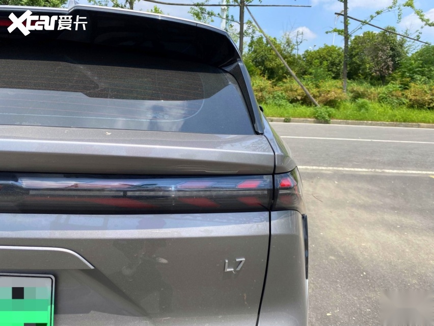 家用市场谁更香，银河L7对比宋PLUS DM-i，谁更懂年轻人的心？