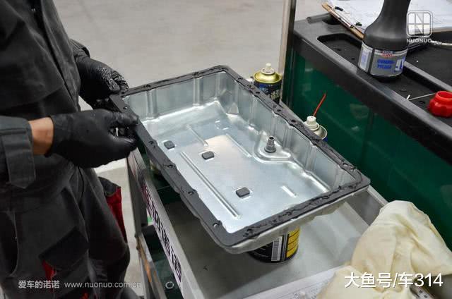 新买的66万奔驰 没出大门发动机就漏油 究竟是因为啥