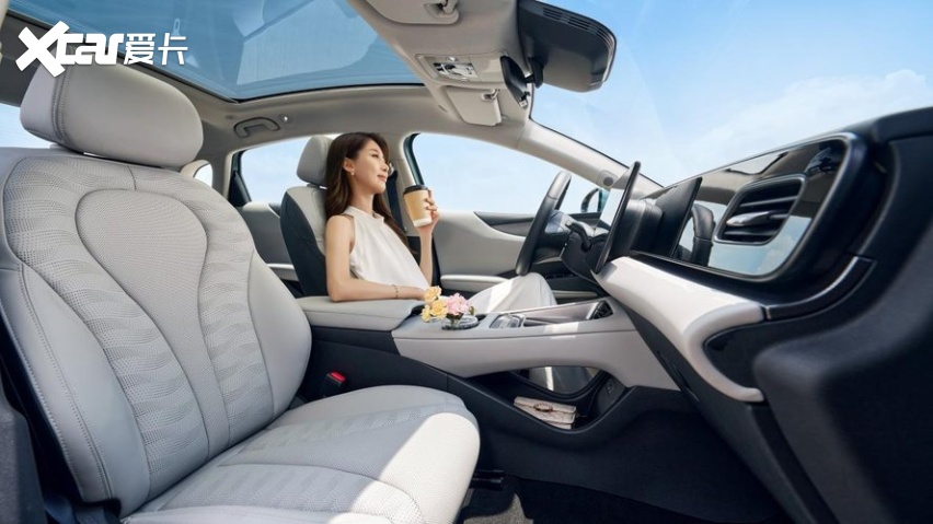 9.99万起,长续航双动力+闪充智驾齐上车,2027款海豹06B级新选