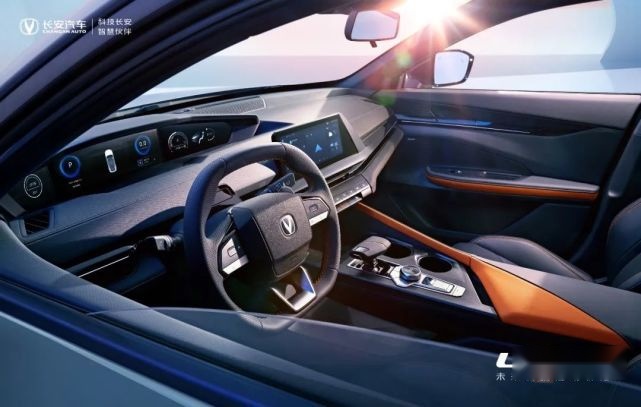 特斯拉凑出了SEXY CAR，长安用UNI-V正式完成“KTV”组合