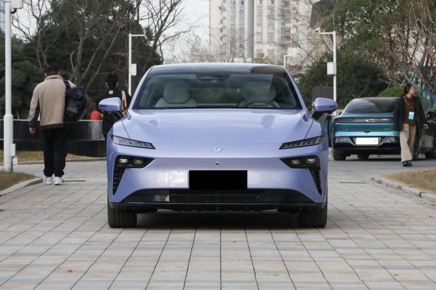 东风奕派eπ007上市，推增程/纯电两种动力，15.96万元起售