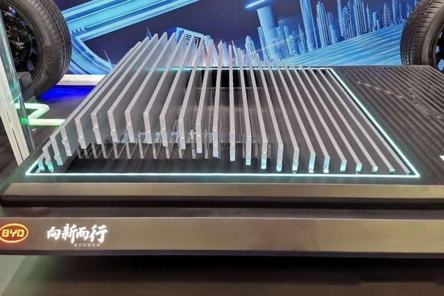 华为门店疑似问界M5自燃？这到底是怎么回事！