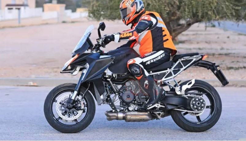 KTM 1290 Super Duke GT 2021款曝光