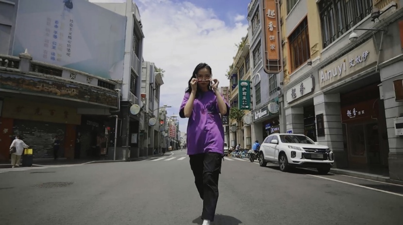 新劲炫和《葫芦兄弟》进城,探店文和友——打卡地道美食