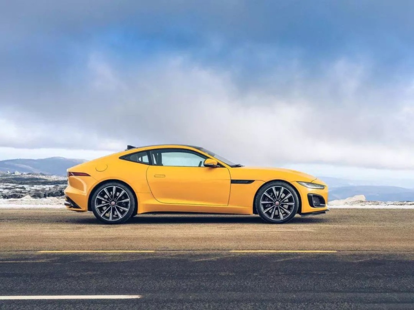 搭5.0T V8，3.7秒破百，捷豹F-Type R性能版