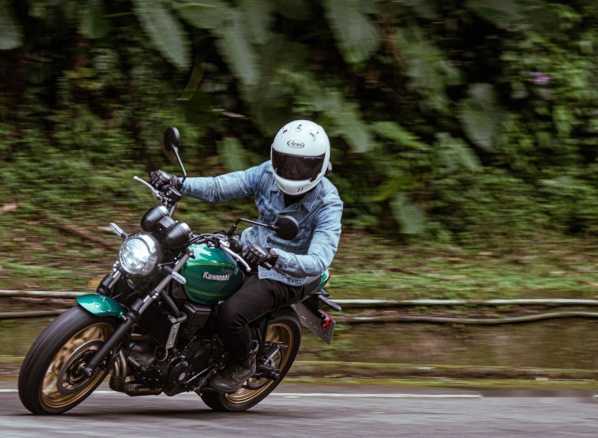 轻盈好上手的复古车，2022川崎Z650RS