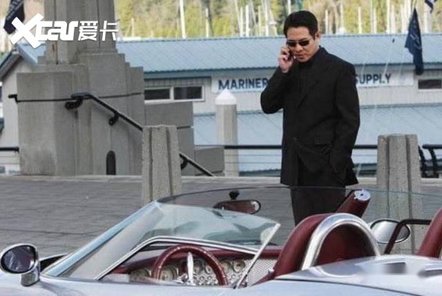 甄子丹是一位特别喜欢买豪车的男明星,从他的座驾就能看出来.