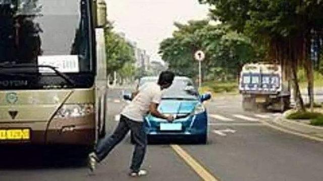 为什么有些新手才刚上路，车就已经开得很稳了
