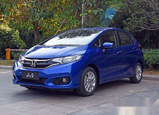 大众当家小型车全新Polo Plus今迎上市，飞度该如何招架