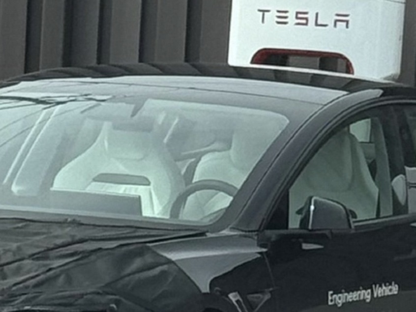 零百加速3.3秒，特斯拉Model 3高性能版谍照曝光