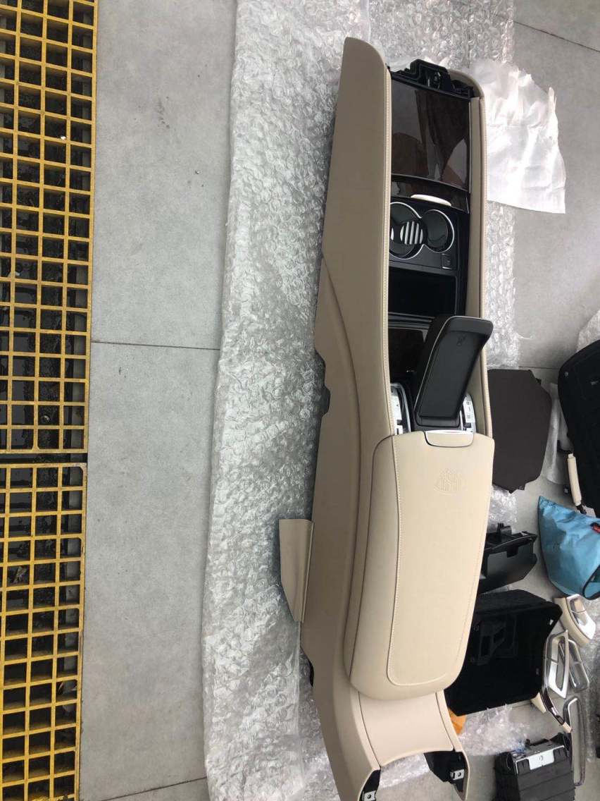 高端商务：奔驰迈巴赫S400，S450升级行政马鞍+折叠桌板