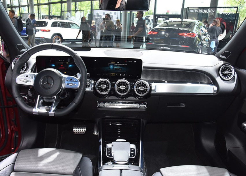 备受争议的7座奔驰SUV，内饰很高级，而国外版动力配2.0T