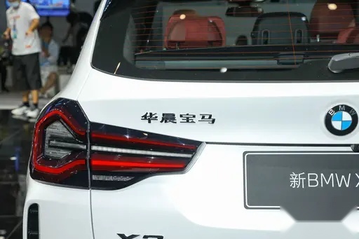 理想L9 2023款 Pro上市，定位大型SUV，对比宝马X3选谁？