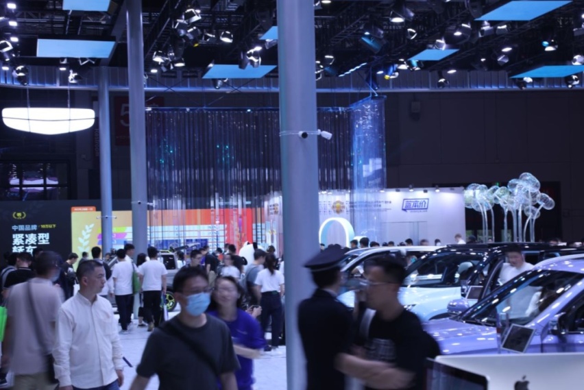 高性能吉利银河L7优势超越比亚迪宋Plus dmi，看上海车展就知道