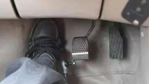 控制离合器的正确方法，这样踩离合不容易熄火！