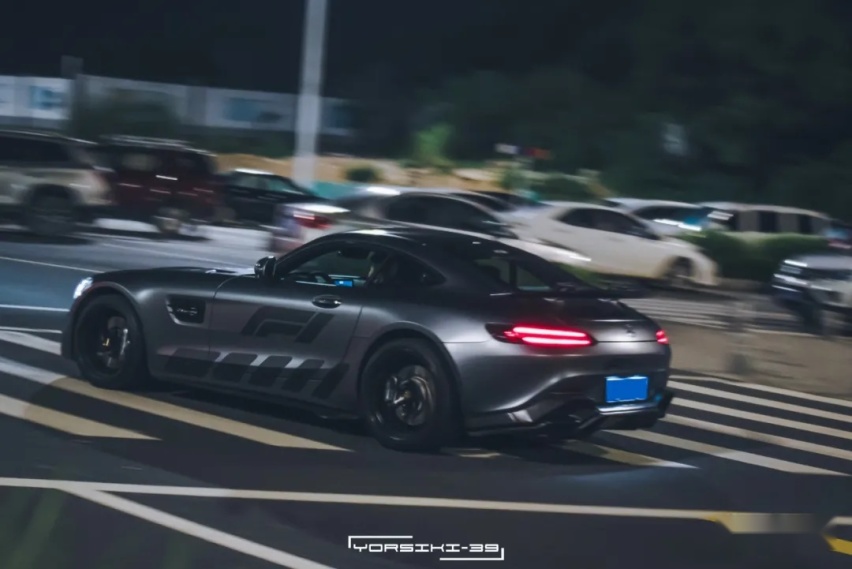 油耗堪比纳智捷的梅赛德斯-AMG GT，两天一箱98你受得了吗？