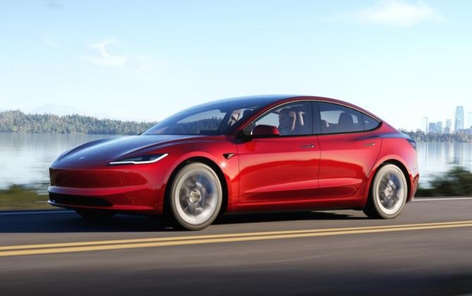 特斯拉Model 3.jpg