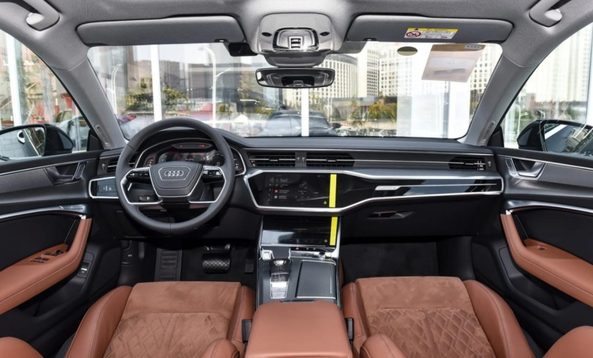 2024款上汽奥迪A7L，空气悬挂+后轮转向，3.0T V6发动机