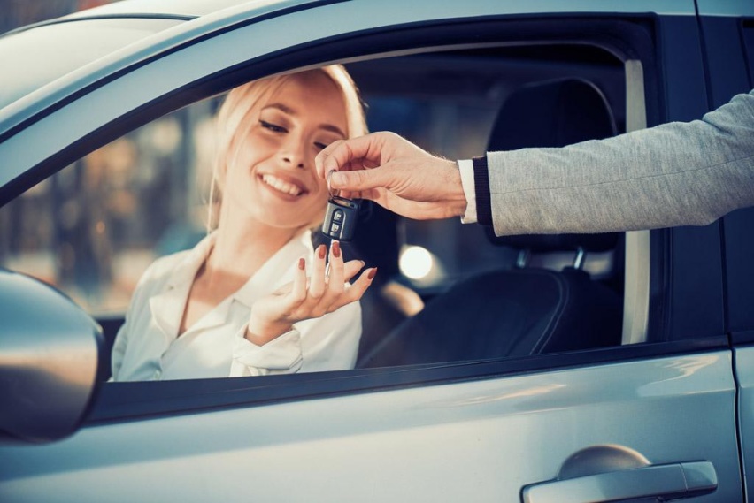 人生第一辆车，到底是选新车还是二手车？都有什么优势和坑？
