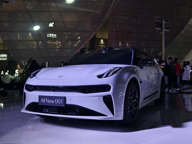 新款极氪001正式上市 售价26.9万起