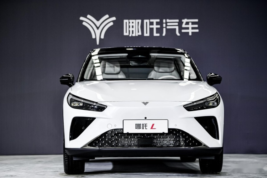 续航超300km 12.99万起 超级增程SUV哪吒L上市