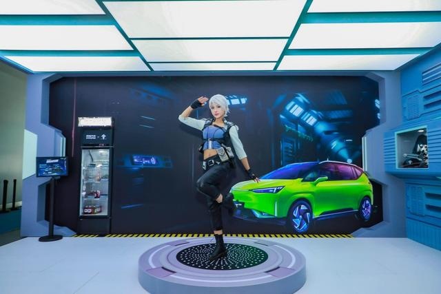 合创Z03携国漫IP《灵笼》潮智闪耀成都车展