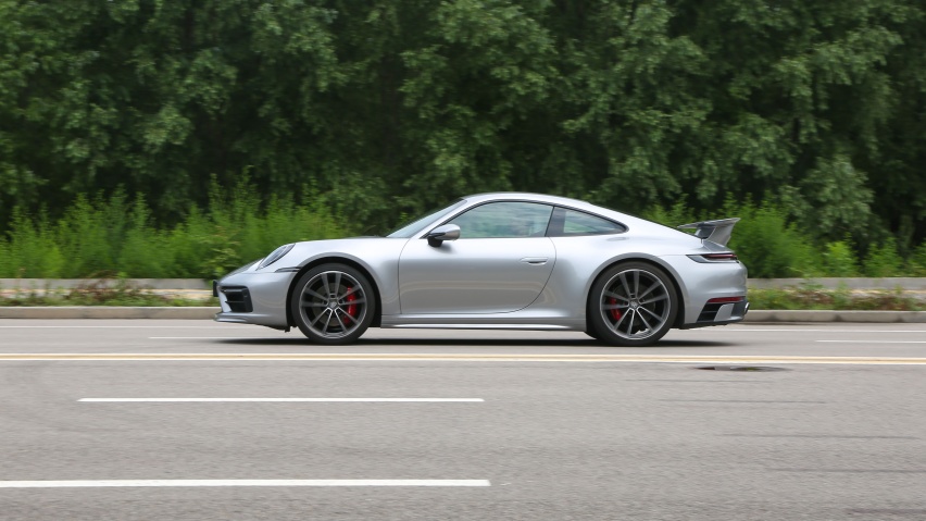 牛X评测：实测3.69秒破百 保时捷911 Carrera 4S有何魅