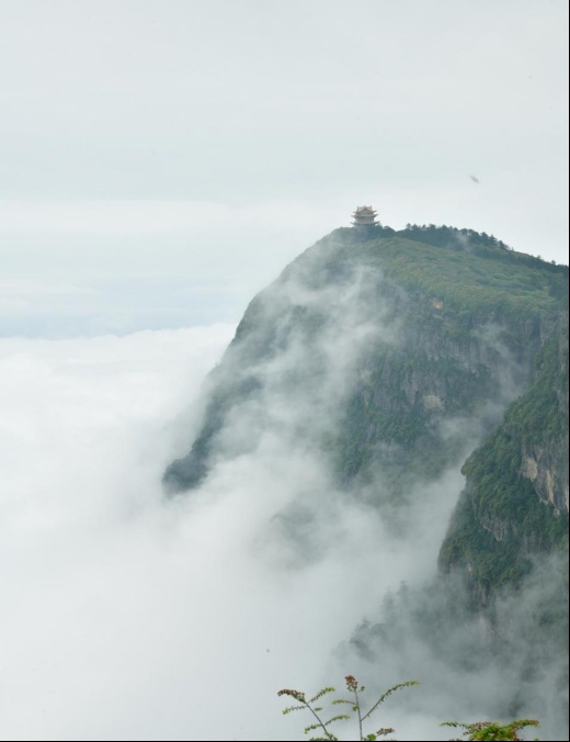 大侠驾到 最强弯道王捷达VS7 雨中挑战峨眉山弯道