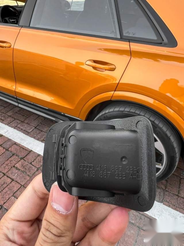 RS Q8的“性能”该怎么测？最低油耗8L出头、油箱加满花费近一千