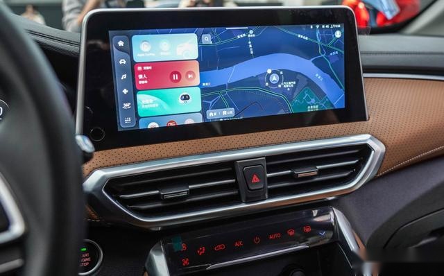 实拍上汽大通MAXUS G50 PLUS：15万级「全家快乐车」