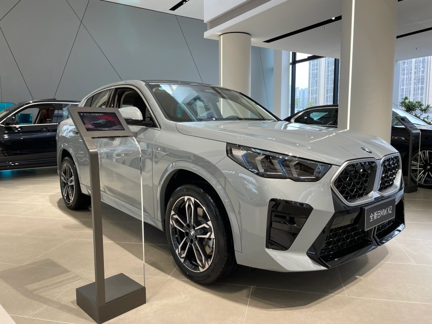 全新宝马X2实车到店，溜背造型+发光格栅，原装进口配317马力