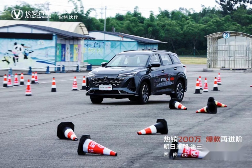 第三代CS75PLUS凭什么口碑爆棚销量破200W+看完这几点你就明白