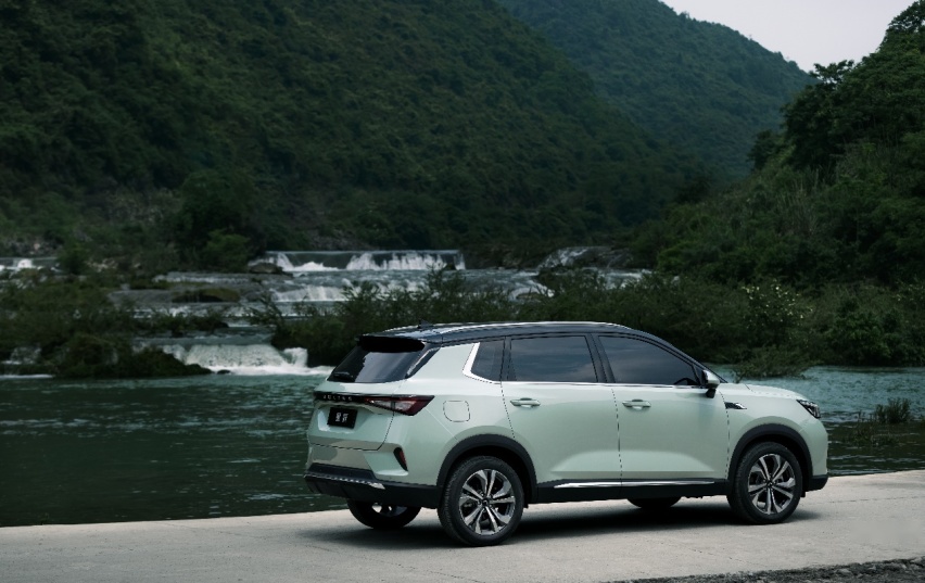10万预算买SUV，挑剔的年轻小伙都说好的四台车，了解一下？
