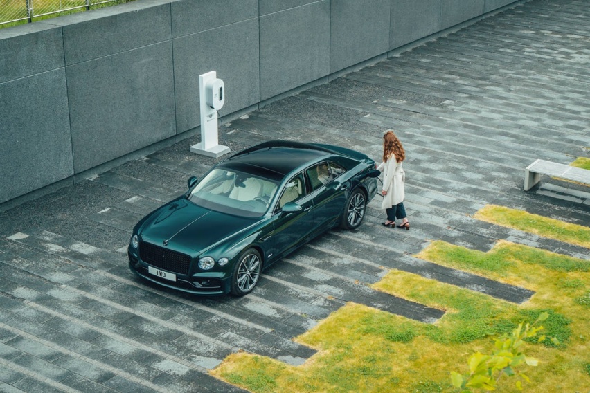 新车丨宾利发布飞驰插混车型——2.9L V6 发动机，综合续航超700