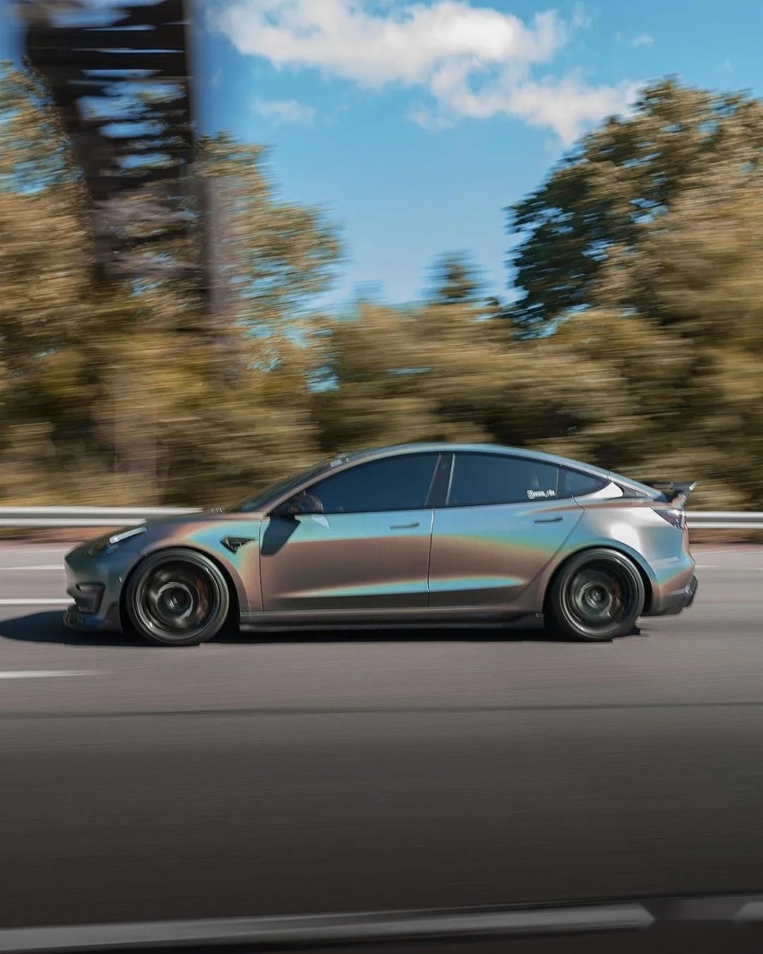 特斯拉Model 3配碳纤维轮毂，降低簧下质量更能刹得住？