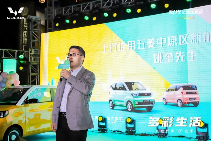 新车丨宏光MINI EV马卡龙版上市，安全配置升级，时尚出圈