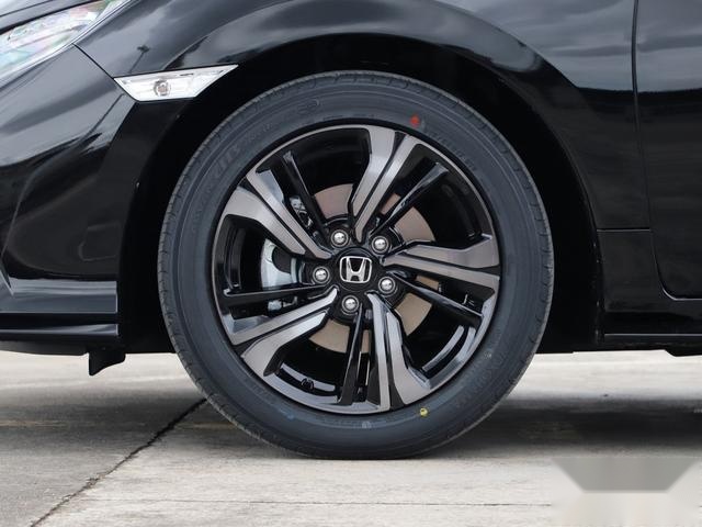 20万元以内的运动轿车，思域两厢值得买？