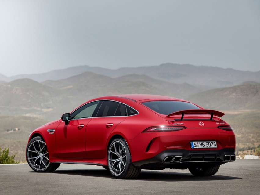 源自F1的四门轿车 全新奔驰AMG 百公里加速2.9秒！