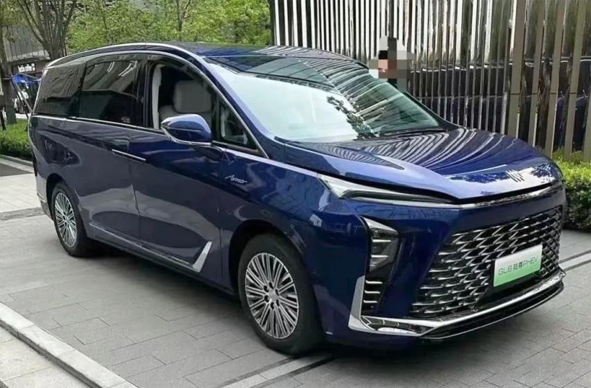 别克GL8插电混动版实车图曝光：造型神似别克世纪