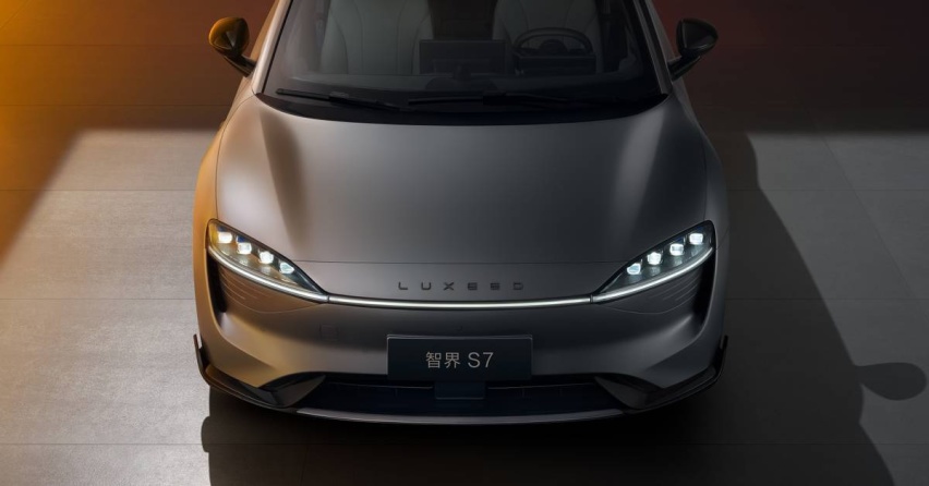 Model 3地位不保？智界S7上市 搭华为智驾系统售24.98万元起