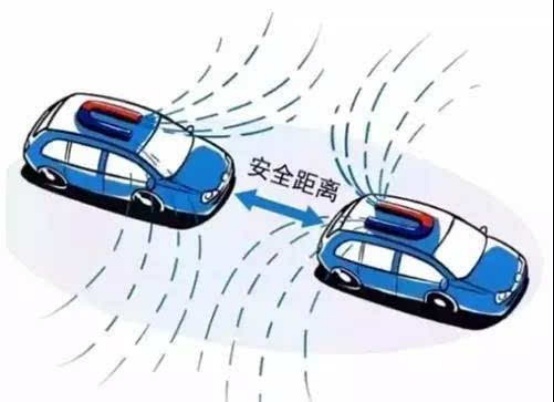 保持安全车距，离危险品运输车距离远一点