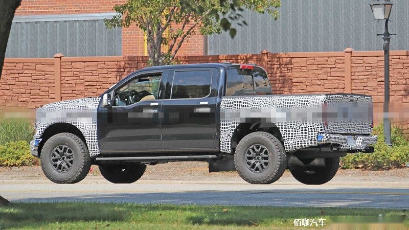2021-ford-f-150-raptor-spy-photos (1).jpg