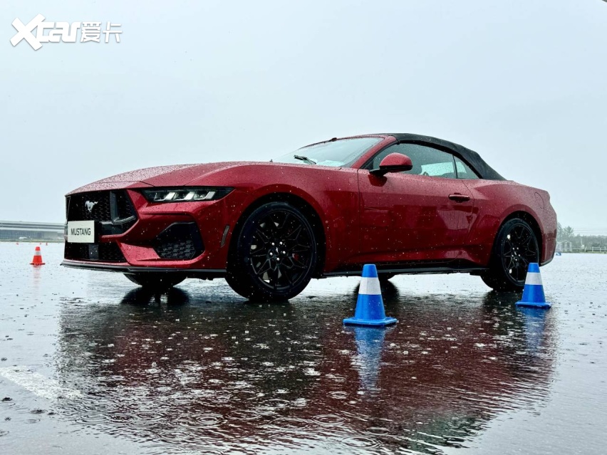 短试福特全新一代Mustang：暴雨中感受汽油味信仰