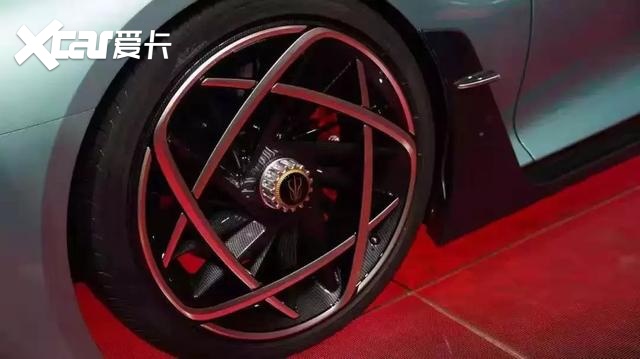1.9秒破百，极速超400km/h，简直就是个“王炸”