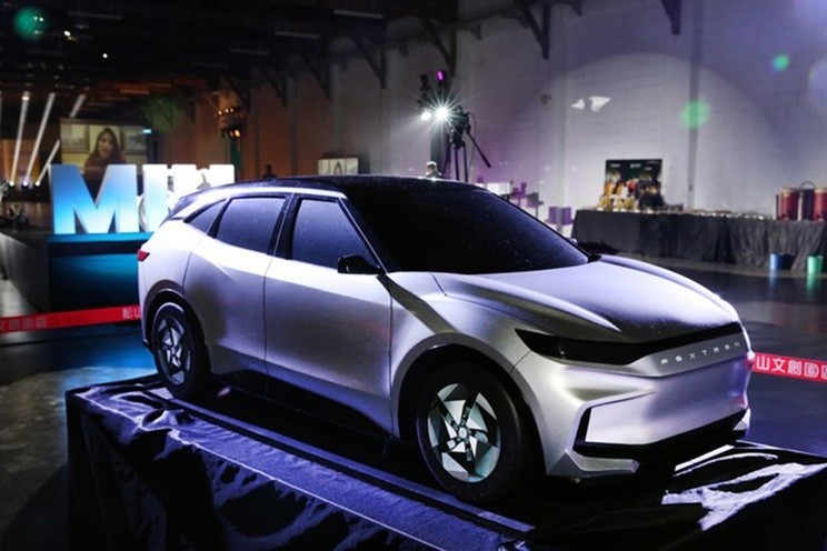 【新车预告】#富士康也来造车，首款纯电SUV曝光#