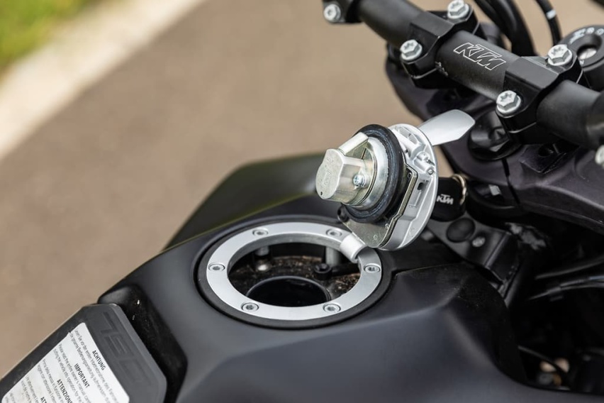 Ktm 790adv 对比雅马哈tenere700 爱卡汽车爱咖号 Ktm 790adv 对比雅马哈tenere700 爱卡汽车爱咖号