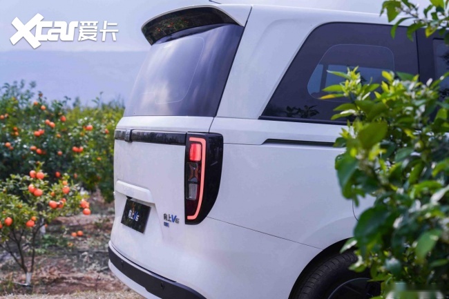 续航反向虚标、底盘越开越稳：向上V6的口碑是怎么“跑”出来的？