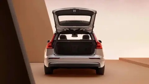 【E汽车】售价33.99万元起，2025款沃尔沃V60上市