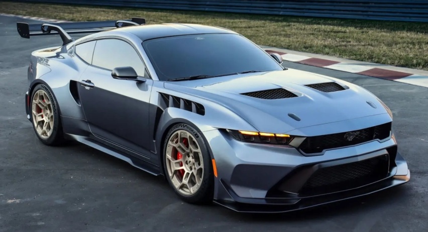 传奇跑车的魅力，福特Mustang GTD实车现身车展，V8引擎爆80