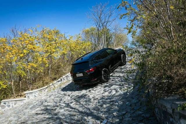 中大型7座SUV，要性能强的，雪佛兰开拓者怎么样？